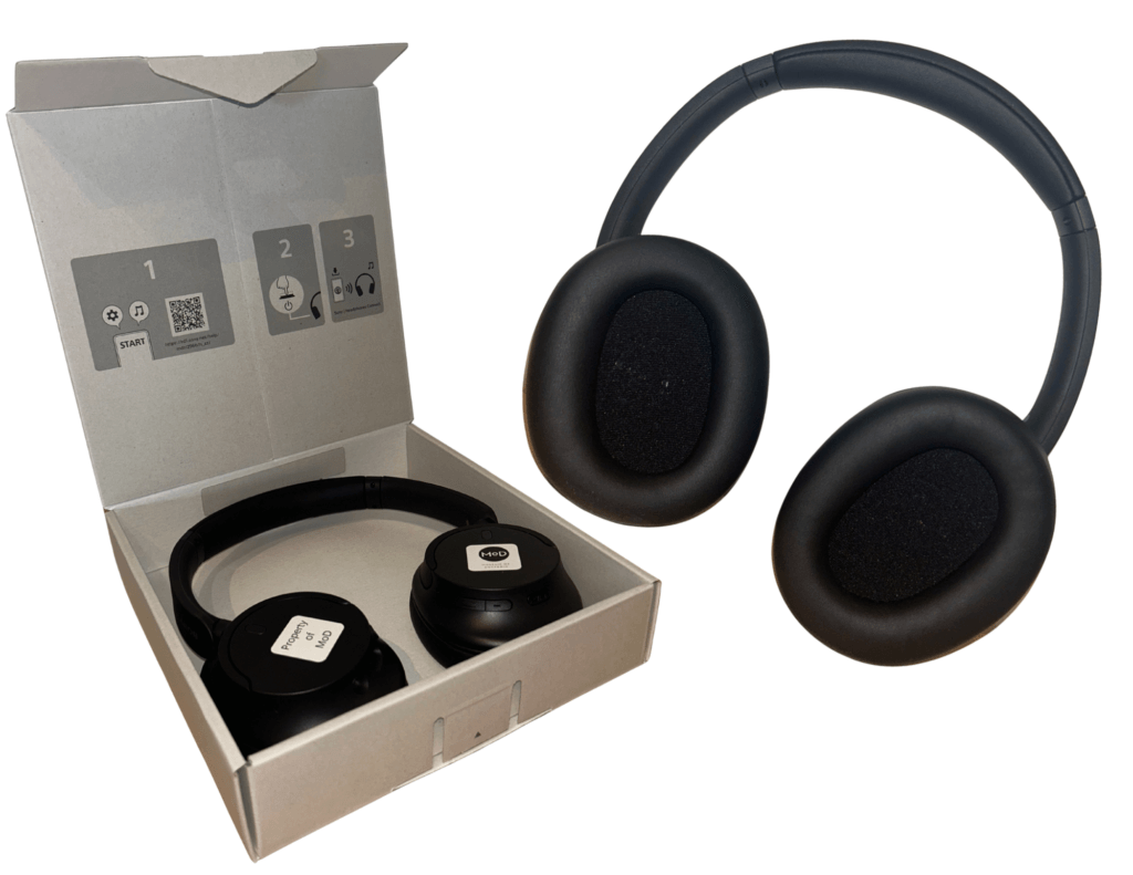 Noise-cancelling headphones